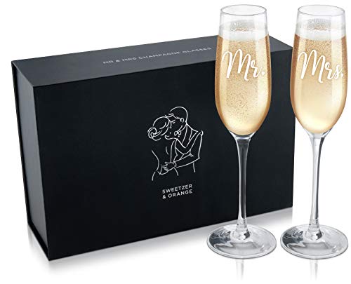 Engraved bride and groom champagne glasses (8oz)