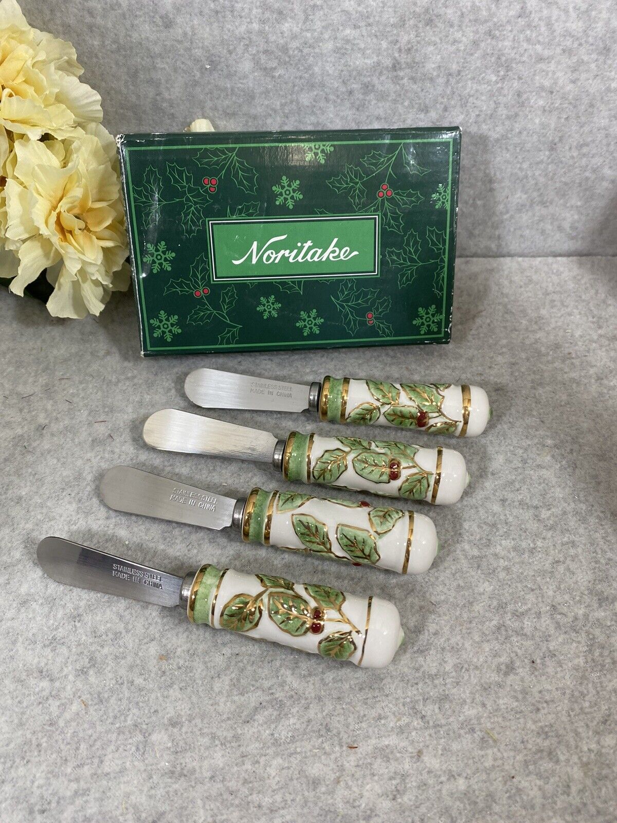 Noritake Holly and Berry Gold Cheese Utensils (Set of 4)