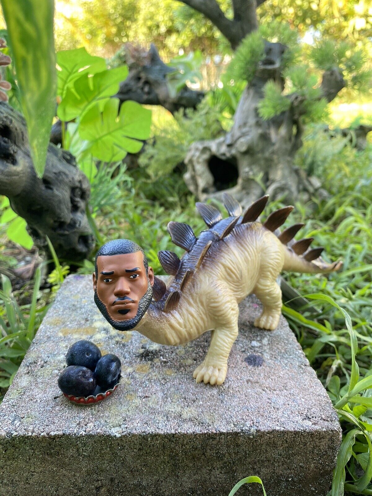 Dinosaur Lebron James Head LEBRONTOSAUR Stegosaurus Ultimate Action Figure NEW