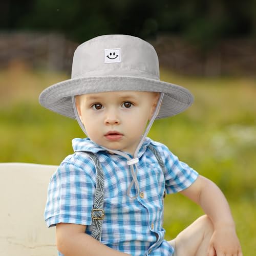 Kids smiley face sun hat for beach travel