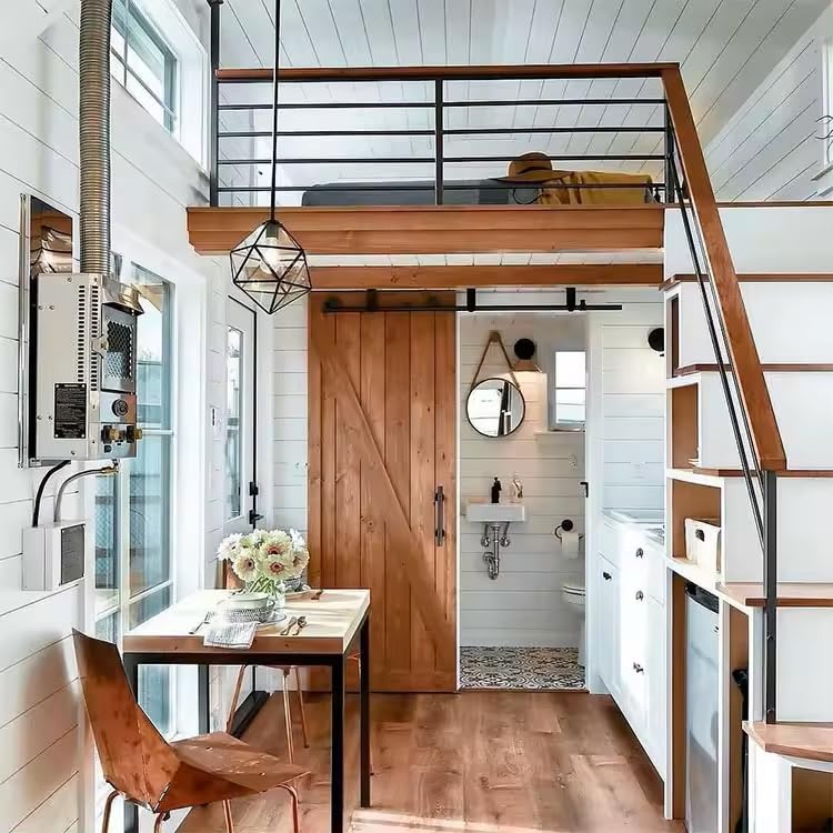 Luxury Modern Tiny House on Wheels - Green Modular