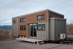 Customizable Eco-Friendly Tiny House on Wheels