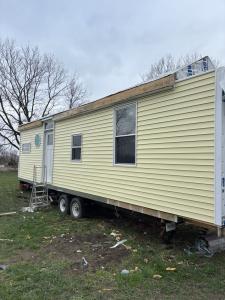 Contemporary Prefab Tiny Home with Insulation