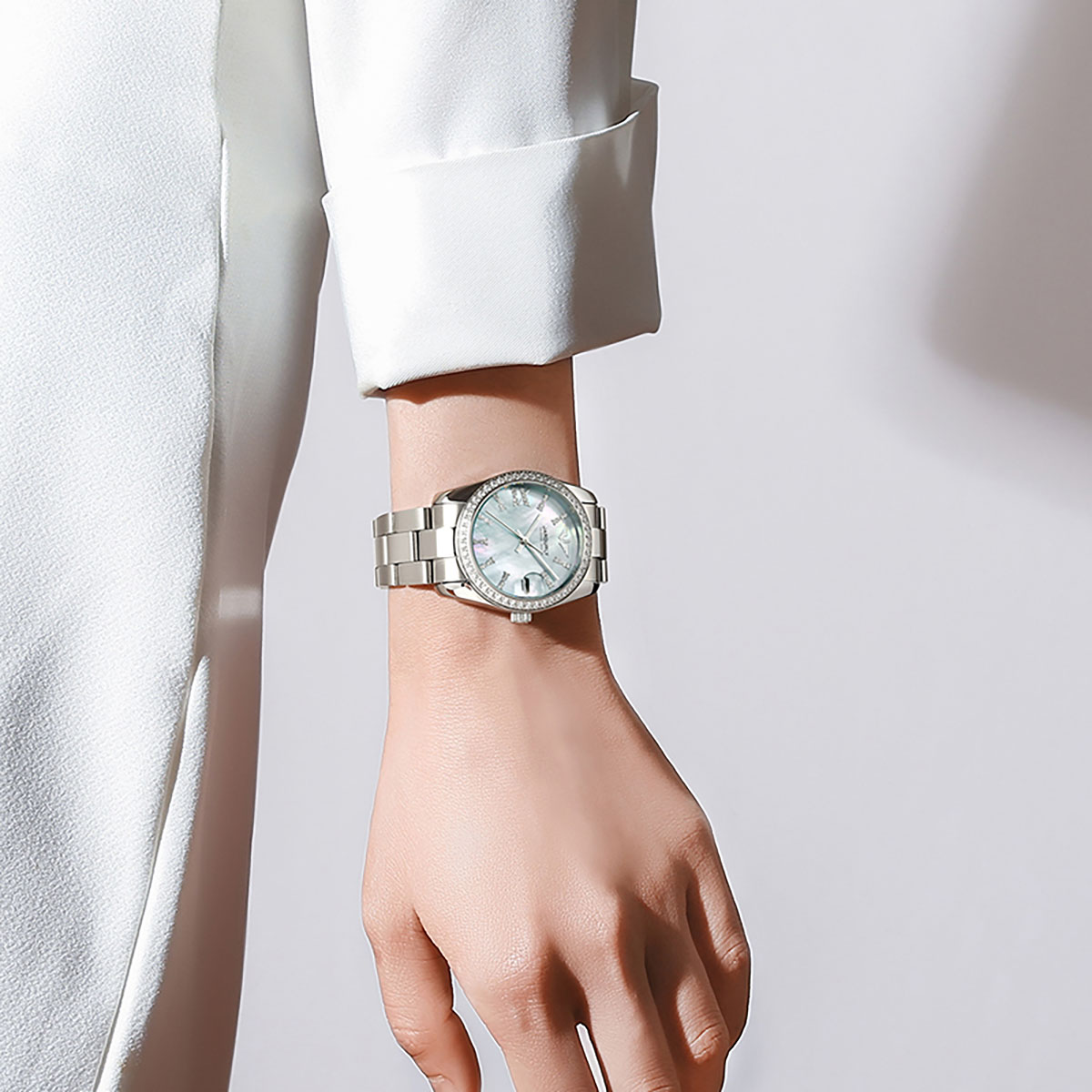 Elegant Women's Diamond Shell Dial Mechanical Watches