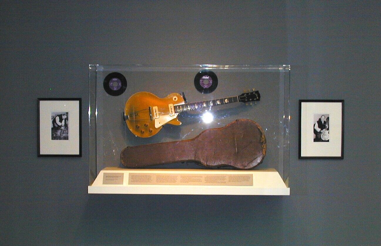 1952 Gibson Les Paul with Autograph, Gold Top Finish