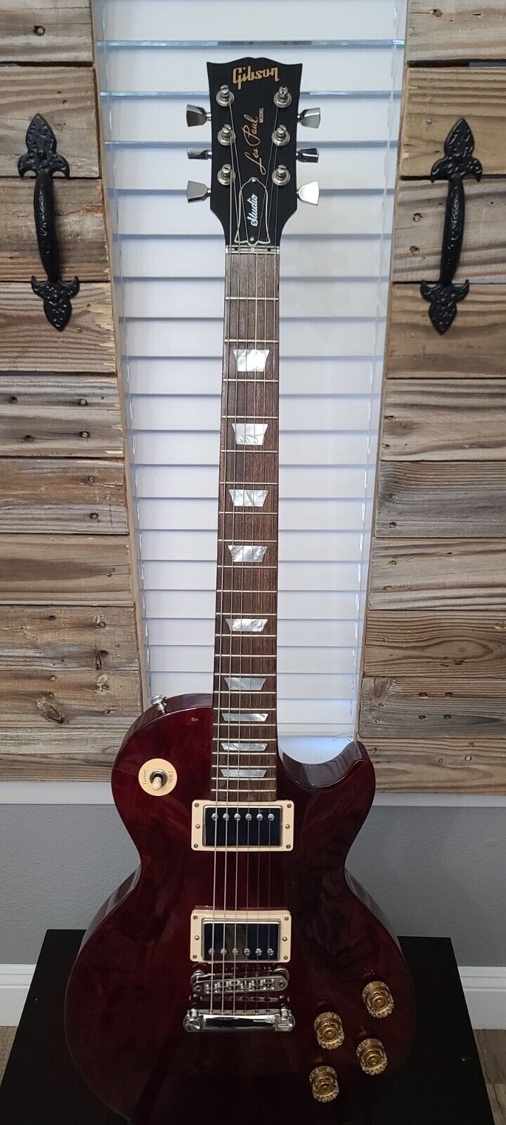 Gibson Les Paul Studio HP with Aluminum Case