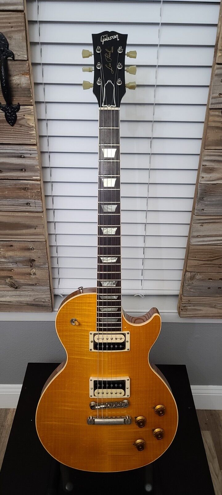 Gibson Les Paul Classic Plus Guitar with Case