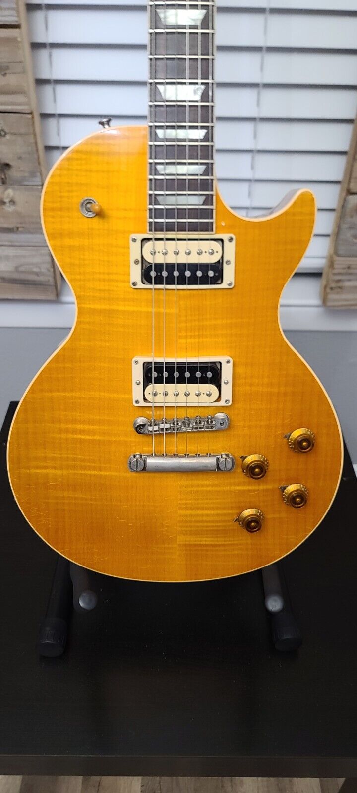 Gibson Les Paul Classic Plus Guitar with Case