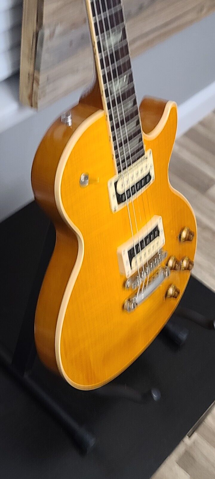 Gibson Les Paul Classic Plus Guitar with Case