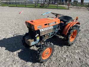 Kubota B7000 4WD Compact Lawn Tractor