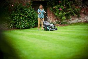 Atco Liner 16S Self-Propelled Petrol Lawnmower