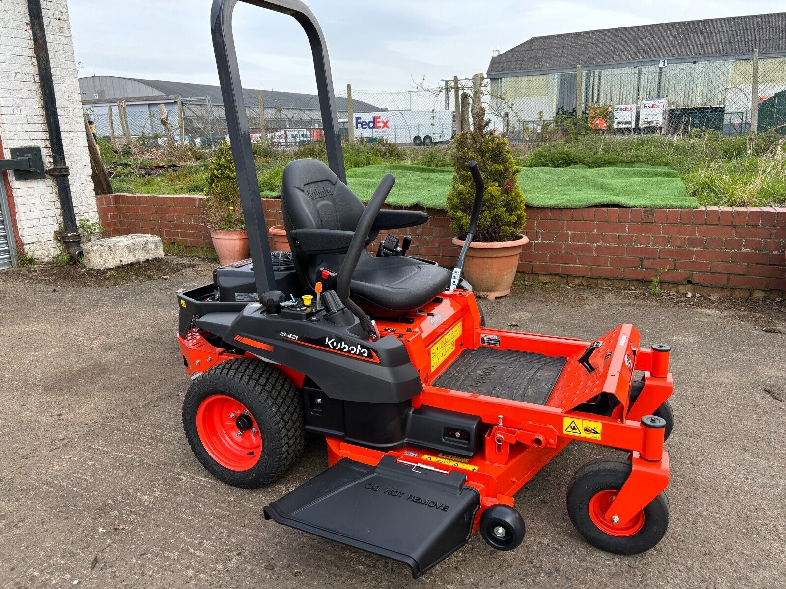 Kubota Z1-421 Zero Turn Ride-On Mower