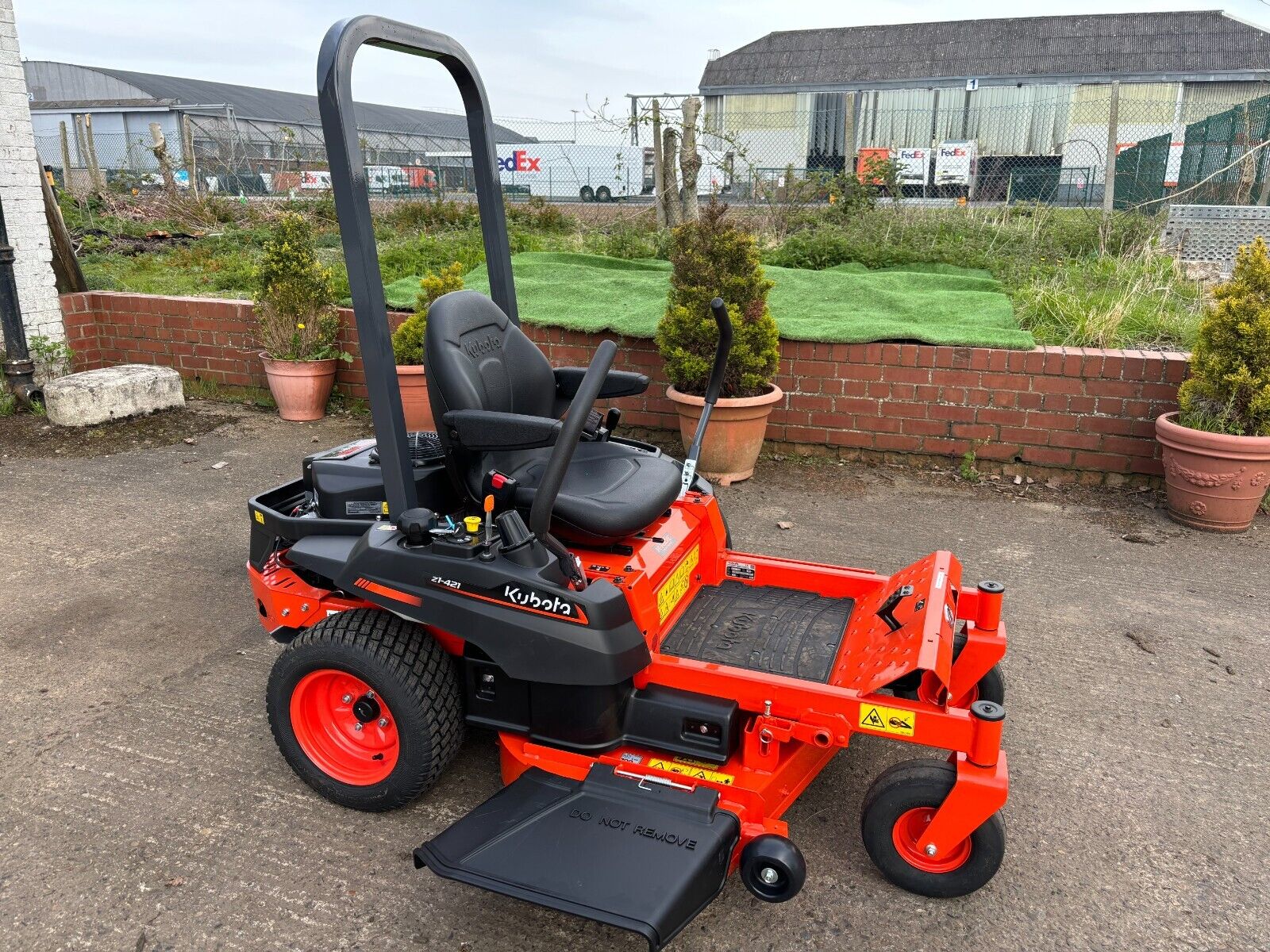 Kubota Z1-421 Zero Turn Ride-On Mower