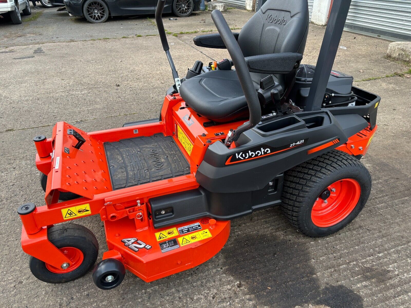 Kubota Z1-421 Zero Turn Ride-On Mower