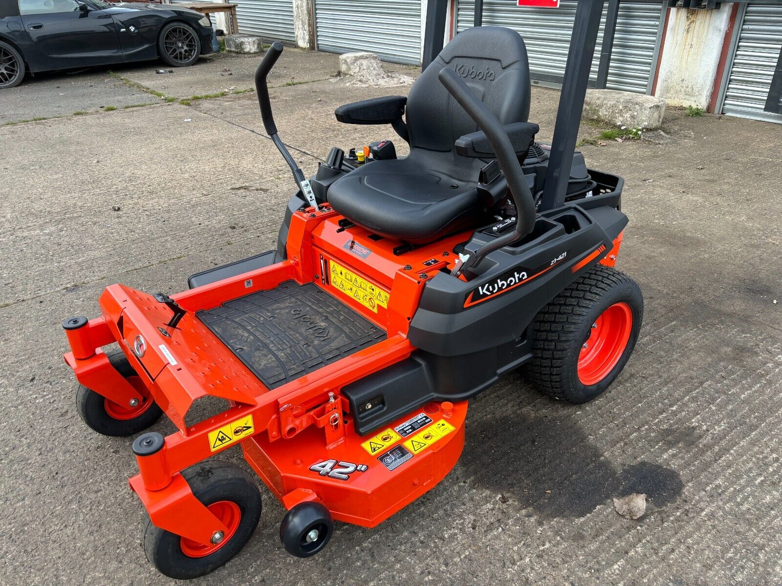 Kubota Z1-421 Zero Turn Ride-On Mower