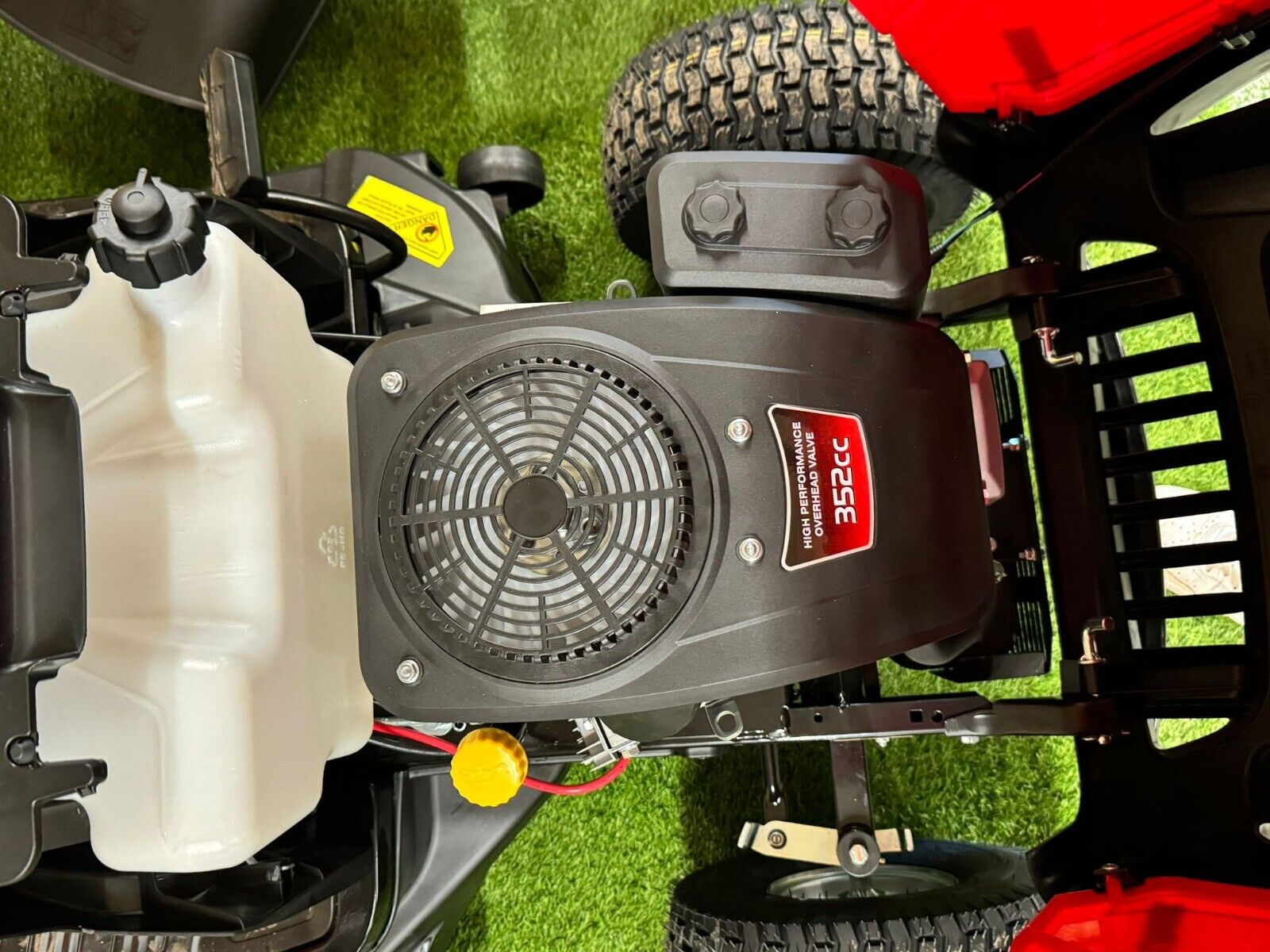 Cobra LT86MRL 33" Ride-On Lawn Tractor Mower