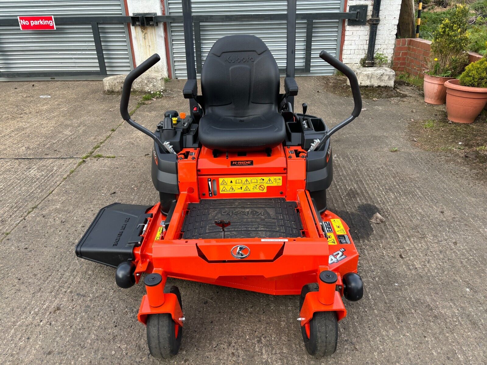 Kubota Z1-421 Zero Turn Ride-On Mower