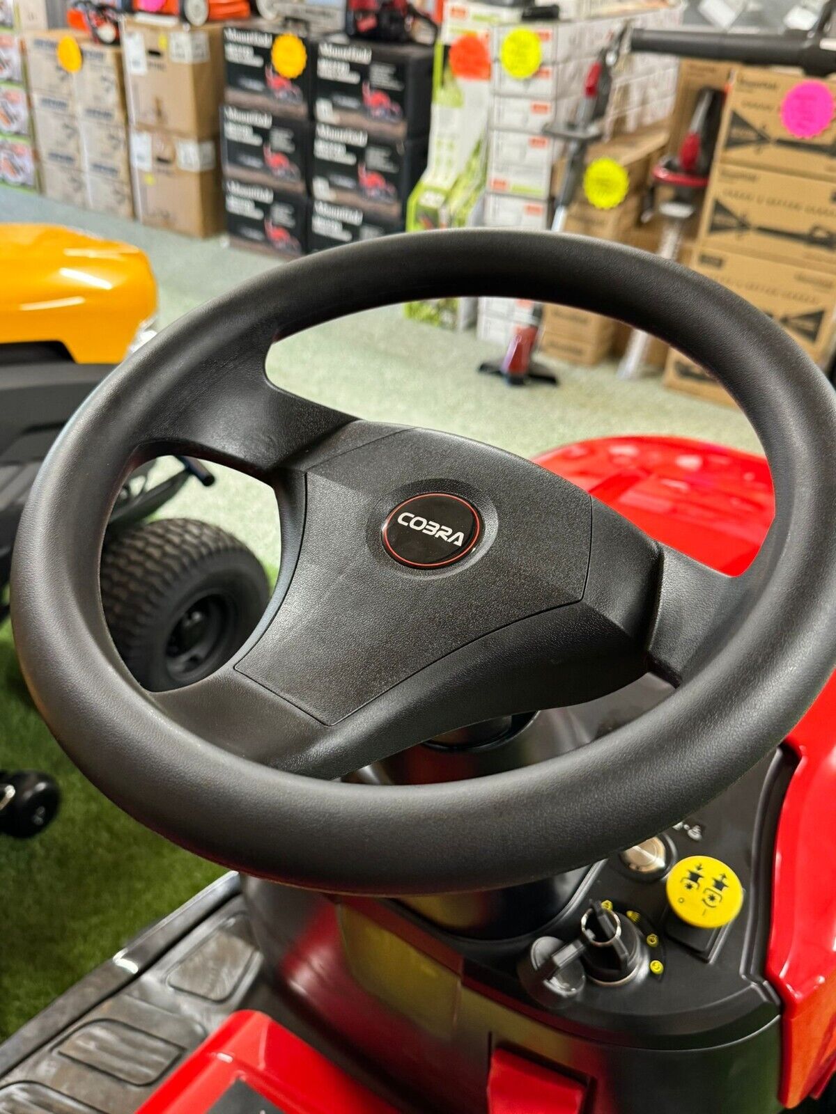 Cobra LT86MRL 33" Ride-On Lawn Tractor Mower