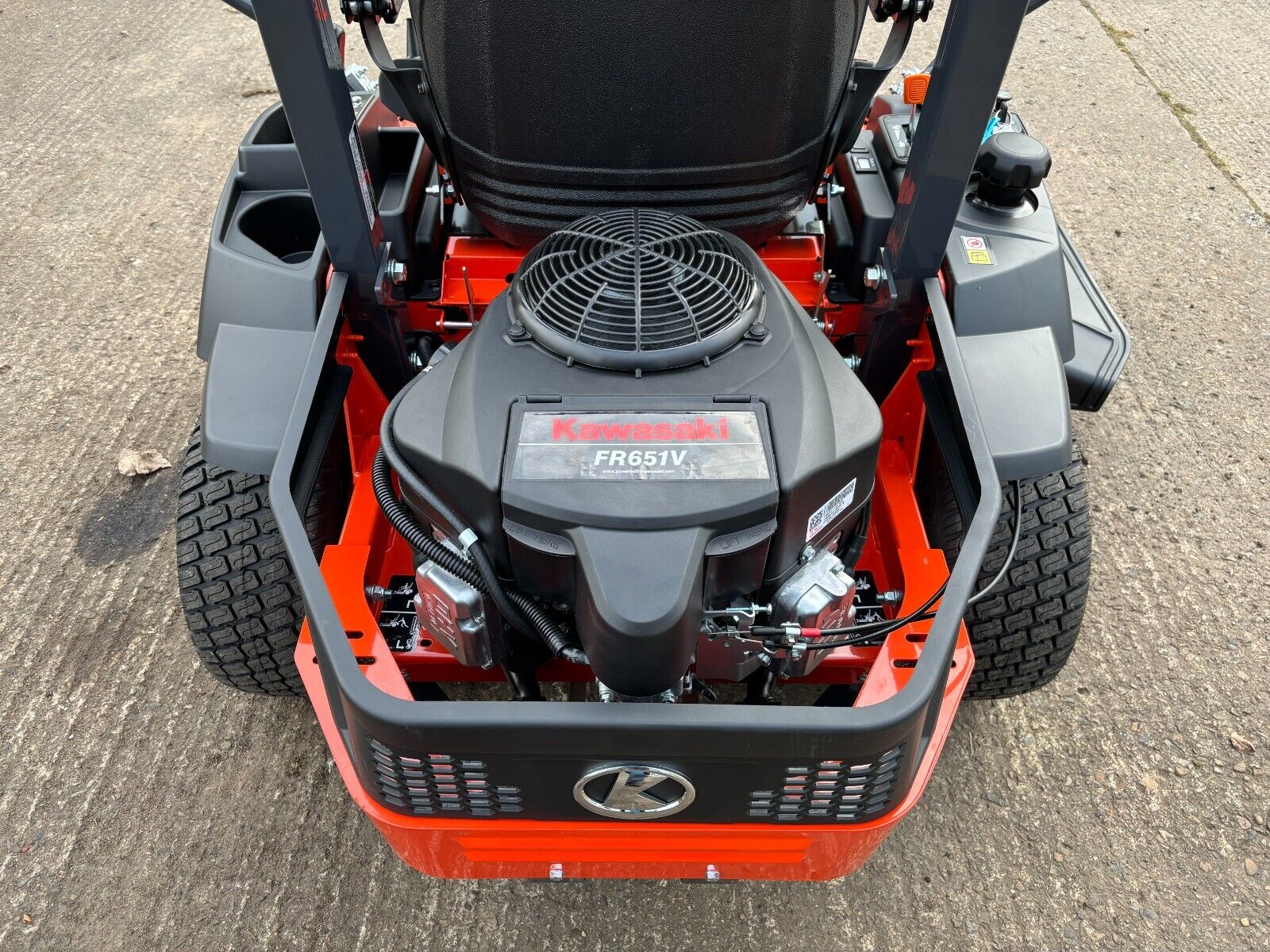 Kubota Z1-421 Zero Turn Ride-On Mower