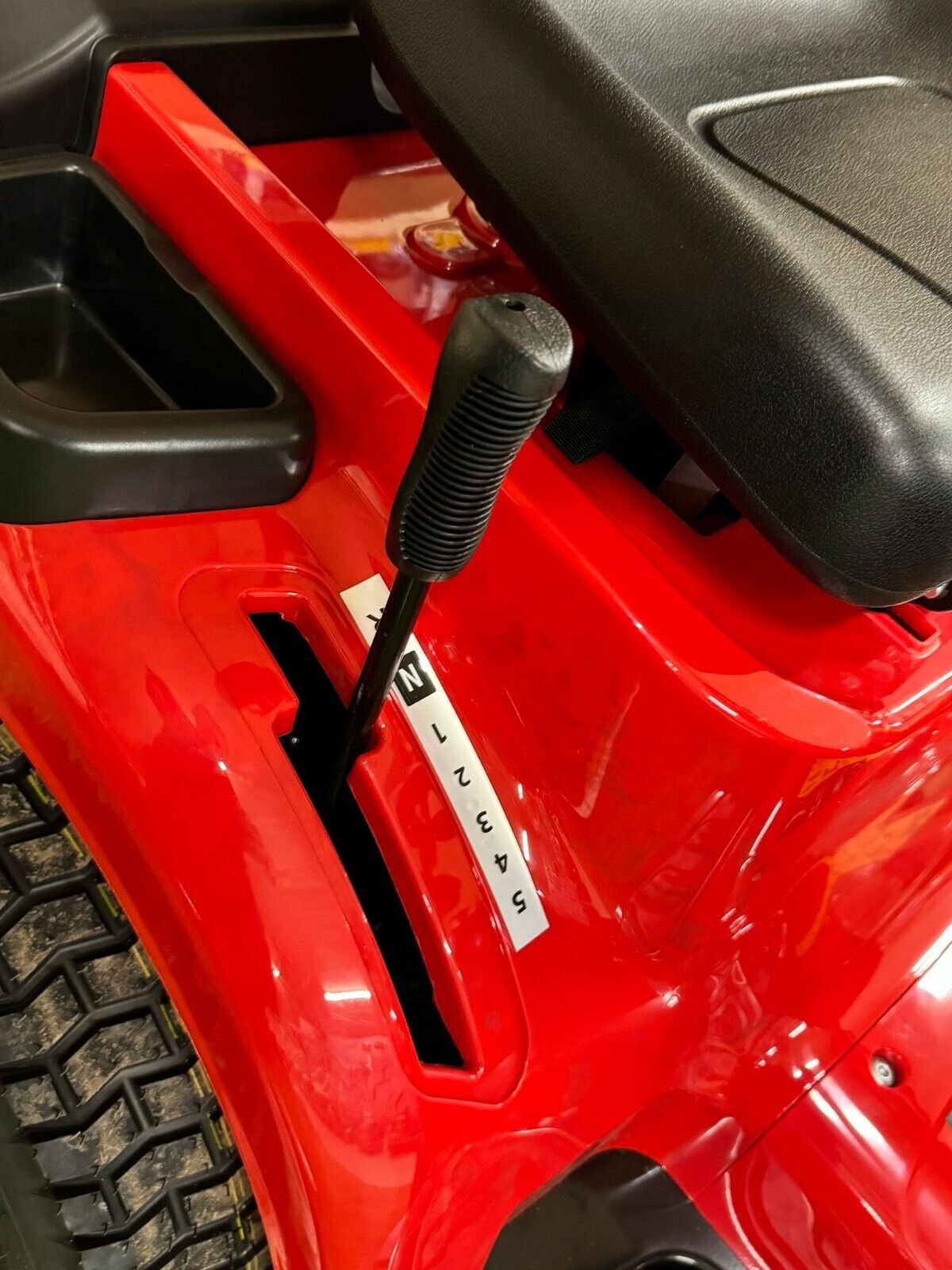 Cobra LT86MRL 33" Ride-On Lawn Tractor Mower