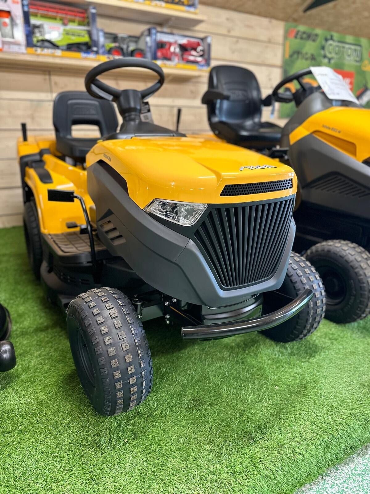 Stiga Estate 384 Ride-On Petrol Lawn Mower