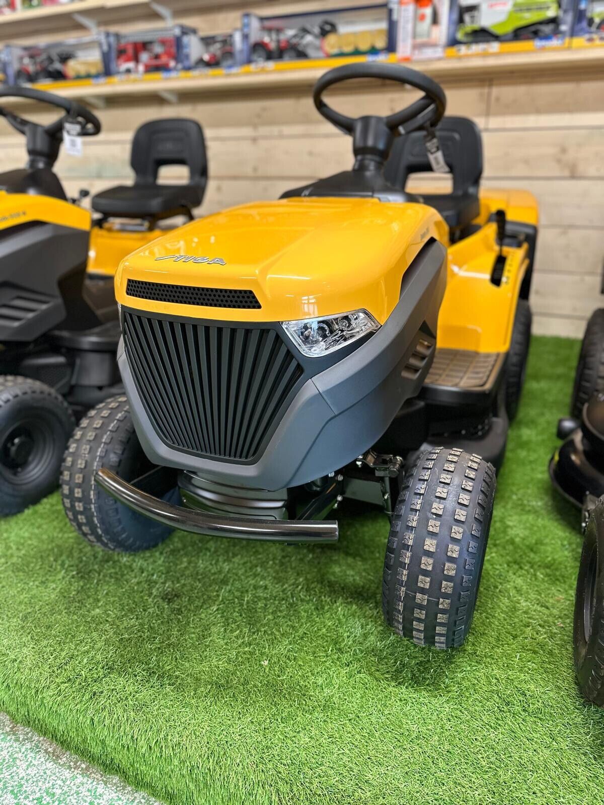 Stiga Estate 384 Ride-On Petrol Lawn Mower