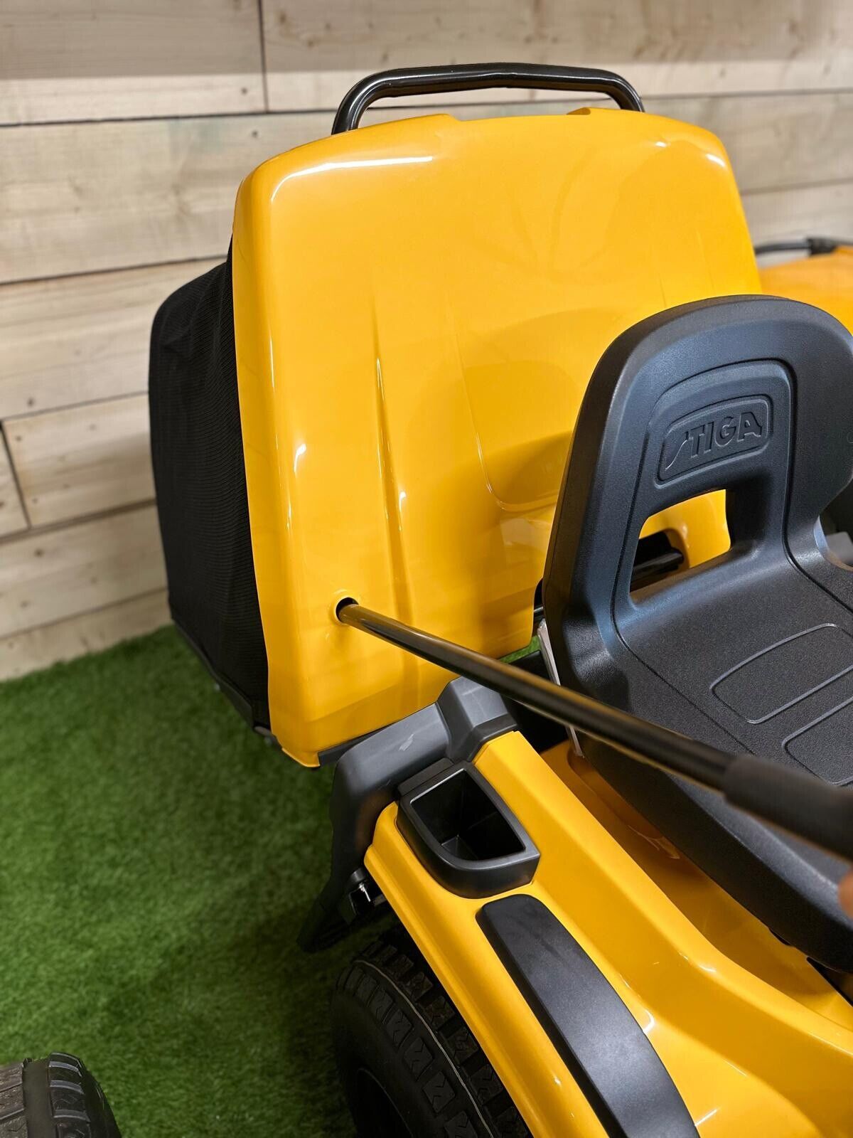 Stiga Estate 384 Ride-On Petrol Lawn Mower