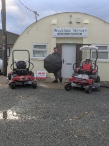 Cramer 82ZT132 Commercial Zero Turn Battery Mower