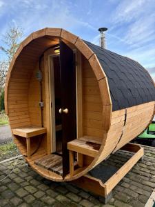 Outdoor Wood-Fired Barrel Sauna for 4-6 People