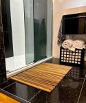 Non-Slip Acacia Wood Bath Mat for Sauna