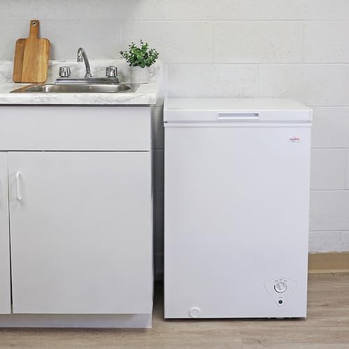 Koolatron ‎KTCF99 AZ Compact Chest Freezer, 3.5 cu ft (99L), White, Manual Defrost Deep Freeze, Storage Basket, Space-Saving Flat Back, Stay-Open Lid, Front-Access Defrost Drain, for Apartment, Condo, Cottage