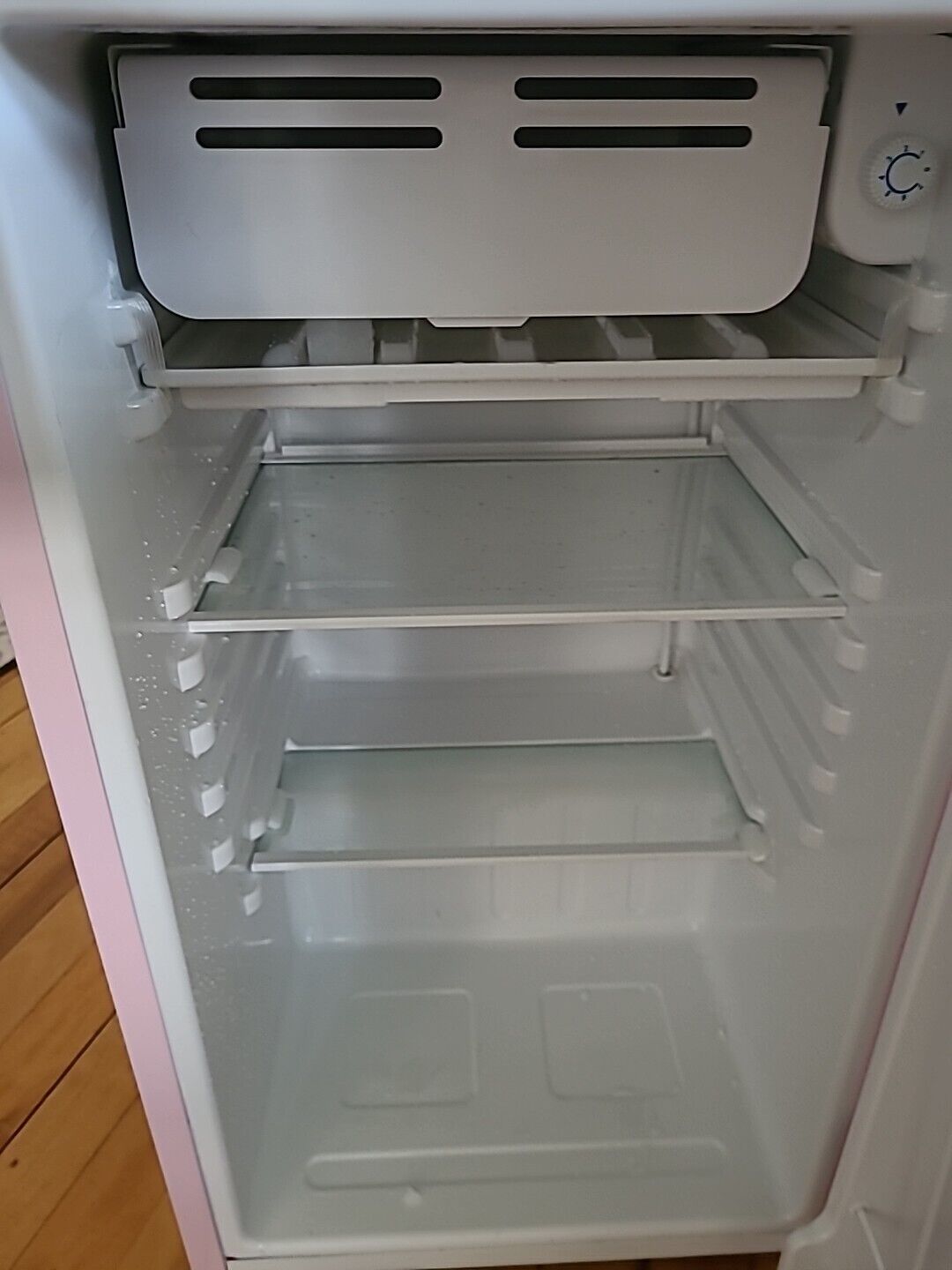 FRIGIDAIRE EFR372-B- Retro Bar Fridge Refrigerator 45lbs 