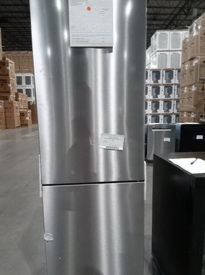 Bosch 800 Series B24CB80ESS 24" Smart Counter Depth Bottom Freezer Refrigerator