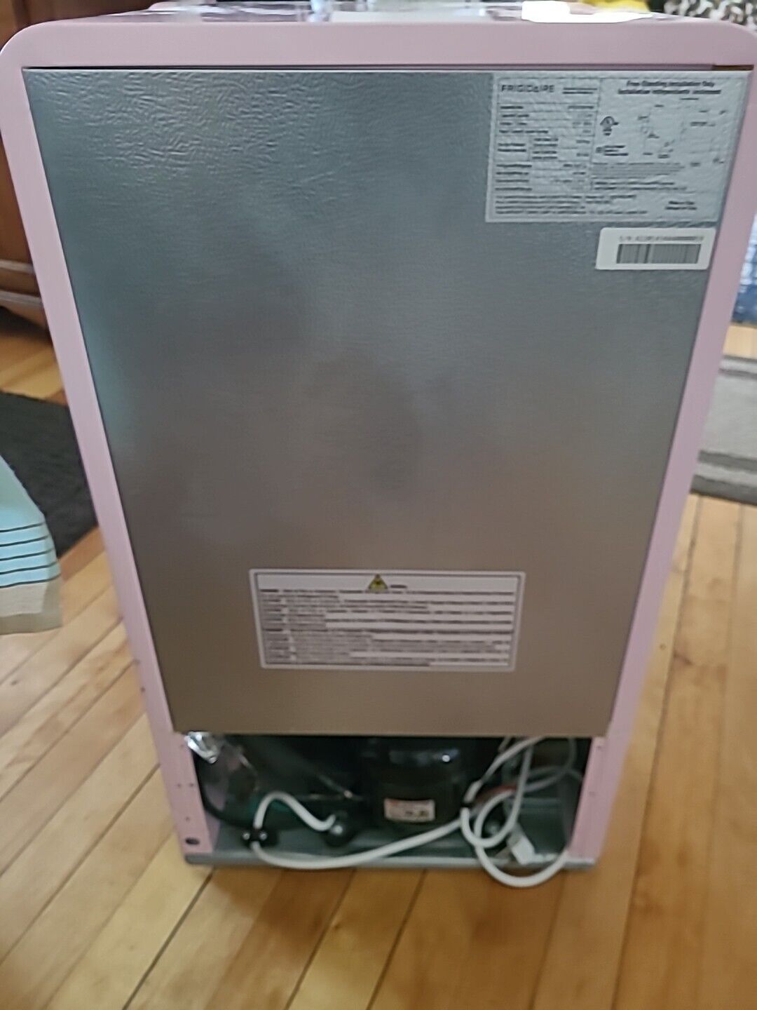 FRIGIDAIRE EFR372-B- Retro Bar Fridge Refrigerator 45lbs 