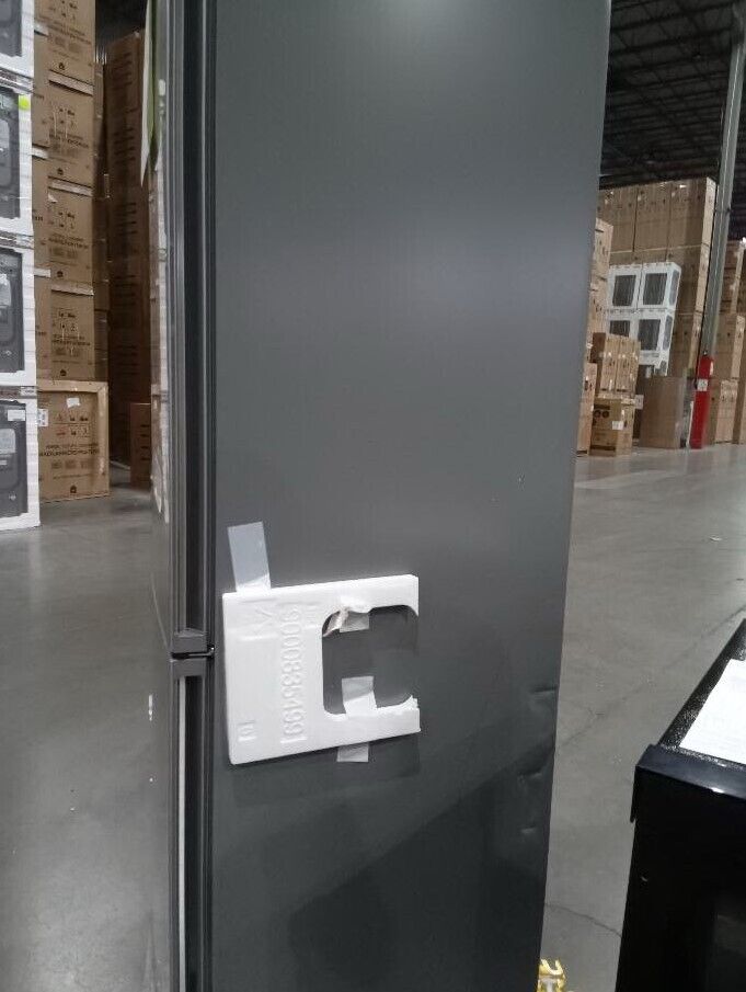 Bosch 800 Series B24CB80ESS 24" Smart Counter Depth Bottom Freezer Refrigerator