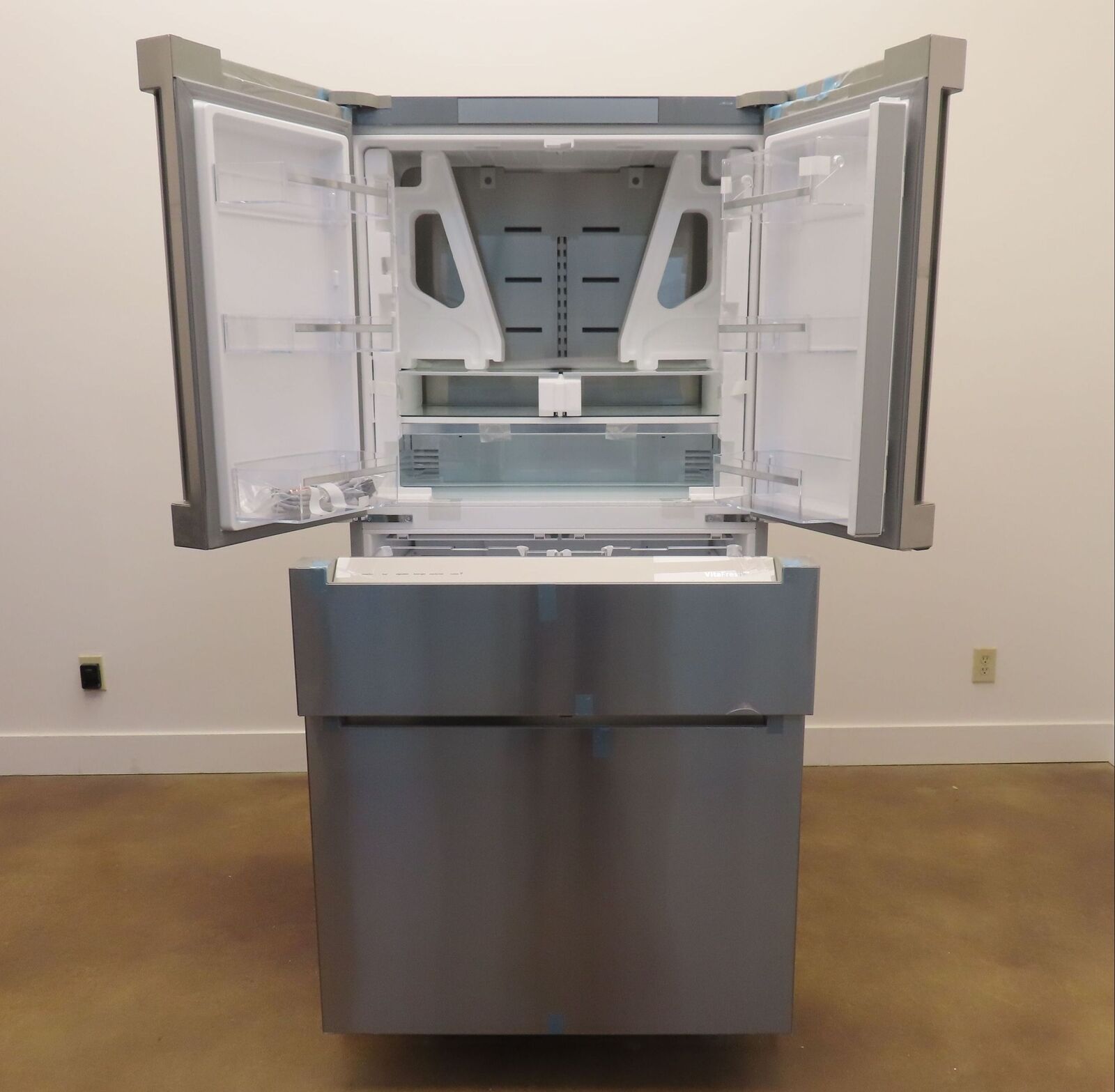 Bosch 800 Series B36CL80ENS 36" Counter Depth French Door Refrigerator 21 cu ft