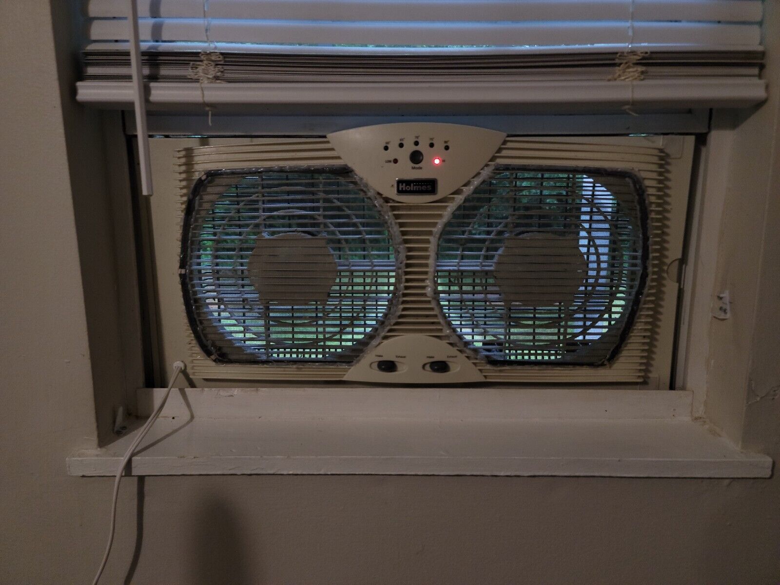 Holmes Dual 8" Blade Twin Window Fan with LED Thermostat Control CUSTOM BUG NET