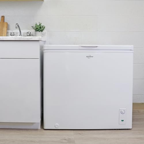 Koolatron ‎KTCF195 AZ Large Chest Freezer, 7.0 cu ft (195L), White, Manual Defrost Deep Freeze, Storage Basket, Space-Saving Flat Back, Stay-Open Lid, Front-Access Drain, for Basement, Laundry Room, Cottage