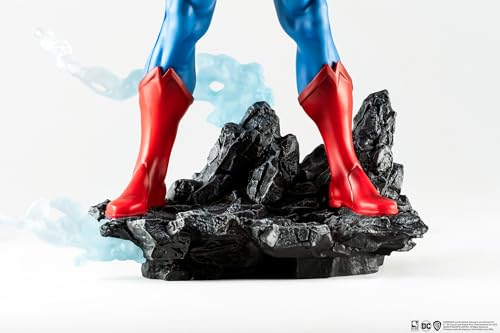 Superman Classic Version 1:8 Scale Figurine DC Heroes