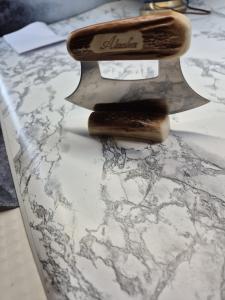 Alaska Souvenir Ulu Skinning Knife with Stand