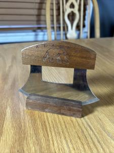 Alaska Ulu Knife with Walnut Grizzly Stand