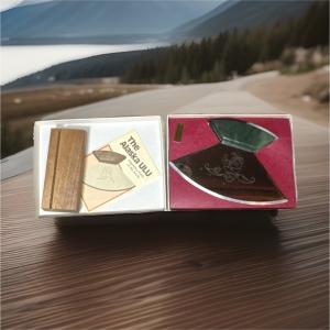 Alaska ULU Knife with Wood Handle and Stand