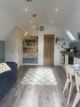 Spacious Glamping Chalet, 26ft x 13ft