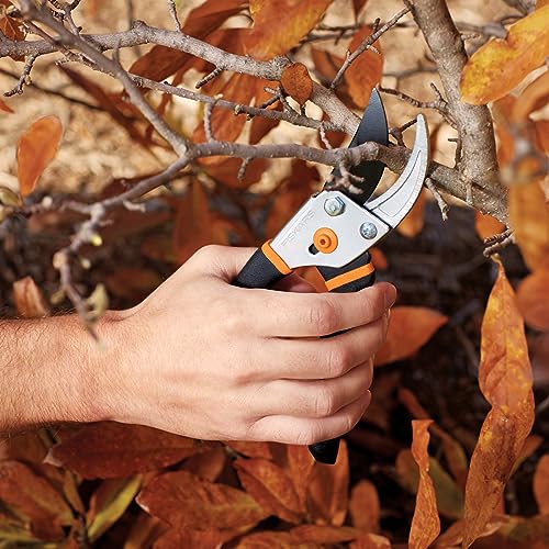 Fiskars Bypass Pruning Shears 5/8” Garden Clippers - Plant Cutting Scissors with Sharp Precision-Ground Steel Blade