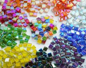 CHICSHIS 1100pcs Mixed Colors Iridescent Mosaic Tiles, 2.2lbs Crystal Glass Tiles, 3/8" Square Mosaic Tiles with Smooth Edges, 1KG Small Stained Glass Pieces Great for DIY Mosaic Crafts, Home Decor