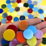 DIY Glass Round Mosaic Tiles, 100 Pieces Assorted Colors Stained Glass Flower Leaves Handmade Crafts, Decorations for Home, Kitchen,Bathroom Mosaic Projects, Easy for Beginners(2cm/0.8in)