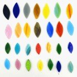 DIY Glass Petal Mosaic Tiles, 100 Pieces Assorted Size and Colors Stained Glass Flower Leaves Handmade Crafts, Decorations for Home, Kitchen,Bathroom Mosaic Projects, Easy for Beginners