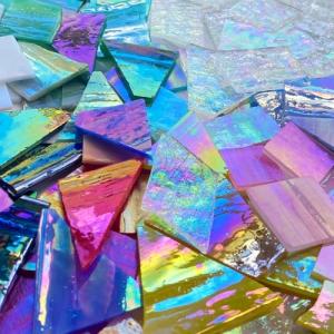 ILLUCKAI 2.2lb Iridescent Stained Glass Sheets, Irregular Mosaic Glass Pieces, Broken Stained Glass Scraps for Mosaic Making and Home Decor, Assorted Iridizing Colors and Shapes