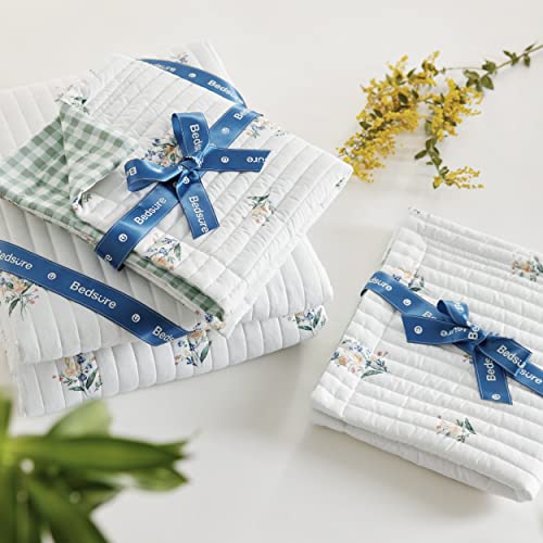 Reversible Floral Quilt Set Queen - 3 Pieces