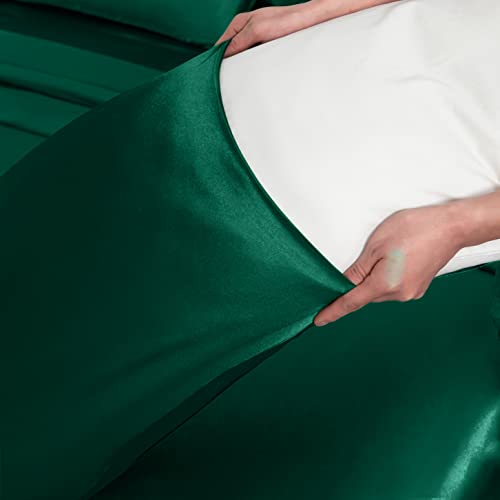 Luxurious 7-Piece Satin Queen Bed Set